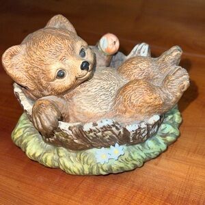 Vintage Homco 1986 Baby Bear Cub In Stump Eating Apple